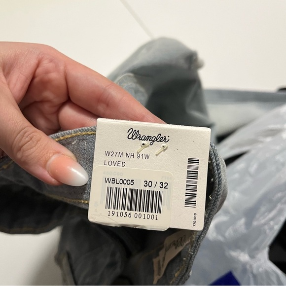 Wrangler Boyfriend Distressed Jeans Loved Light Wash Size 30 J - Picture 6 of 10